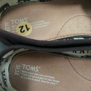 Men’s TOMS shoes